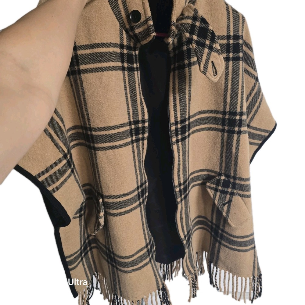 Trina Turk Scotland Poncho Cape M Plaid Wool Blend Fringe Full Zip Coat Jacket